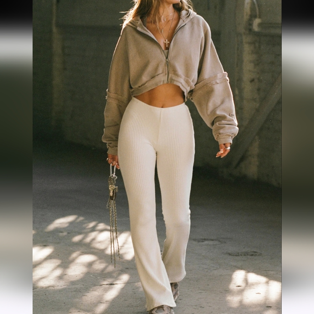 Joah Brown Mini Flare Pants In Natural Luxe Knit, Sz XS/S Excellent Condition - Picture 3 of 10